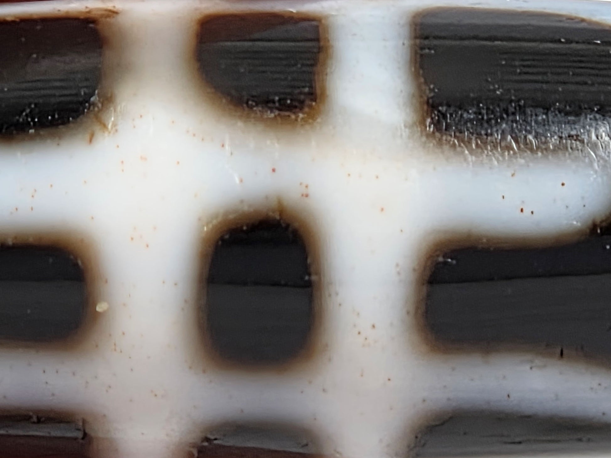 At-090226-3VJBS antique triple vajra dzi macro bloodspot detail cream grid zone reddish cinnabar unretouched