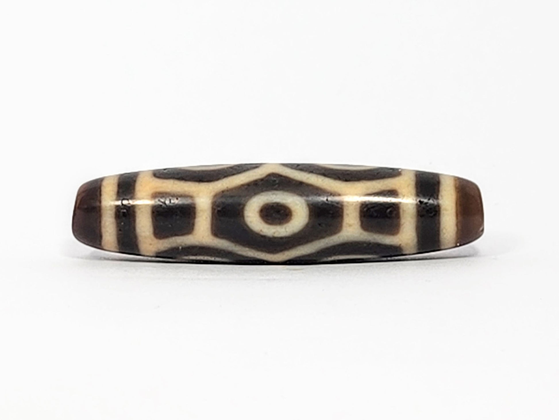 Antique Tibetan Naga dzi bead face D showing hexagonal body scale with squared rectangular dark panels, At-050725-6EN3