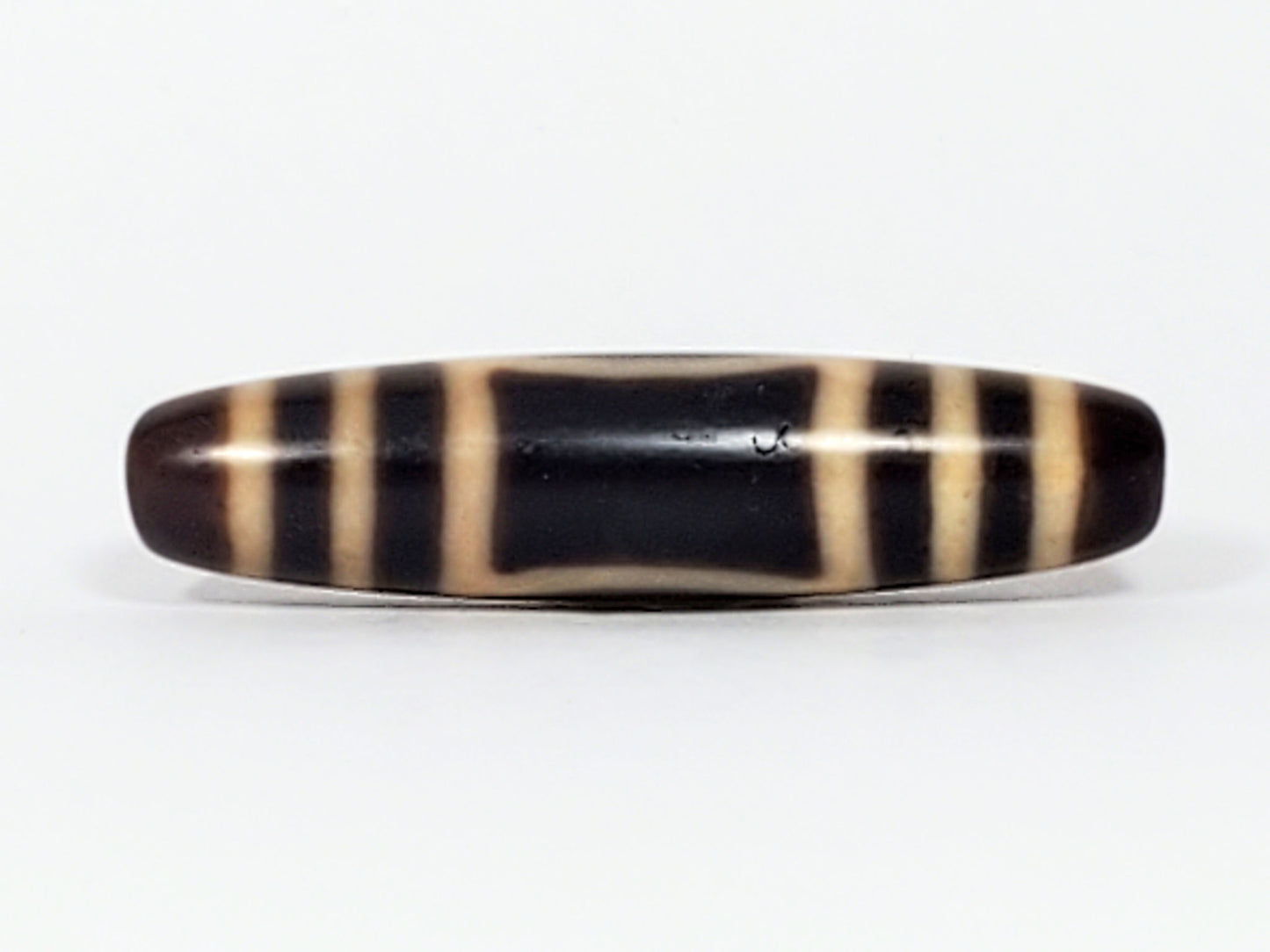Antique Tibetan Heaven Earth dzi bead face C showing rectangular window gate form on dark agate, At-082324-HE3
