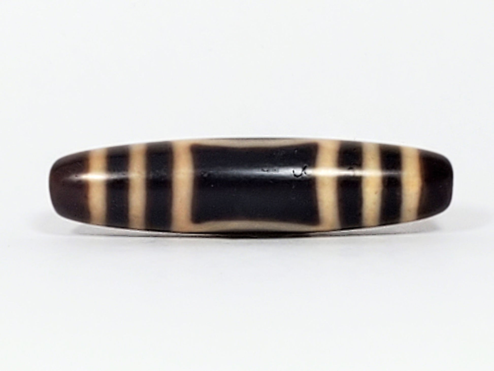 Antique Tibetan Heaven Earth dzi bead face C showing rectangular window gate form on dark agate, At-082324-HE3