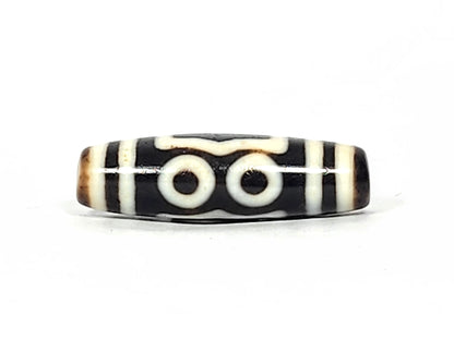 At-061926-4EEG Face A, two closed concentric ring eyes, pitch-black agate, cream-white motif, unretouched
