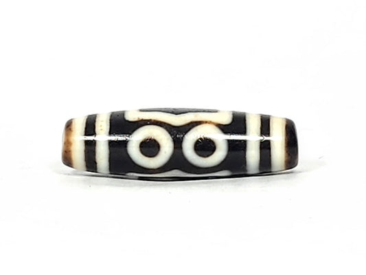 At-061926-4EEG Face A, two closed concentric ring eyes, pitch-black agate, cream-white motif, unretouched
