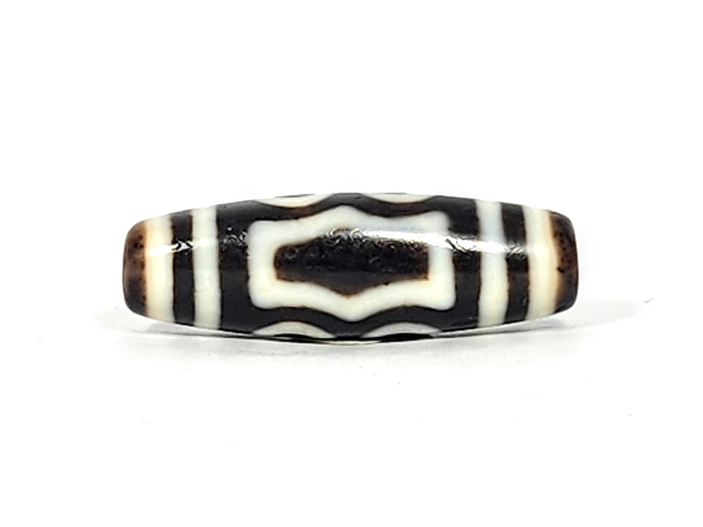 At-061926-4EEG Face B earth gate, concentric shield frame, pitch-black ground, cream-white lines, unretouched