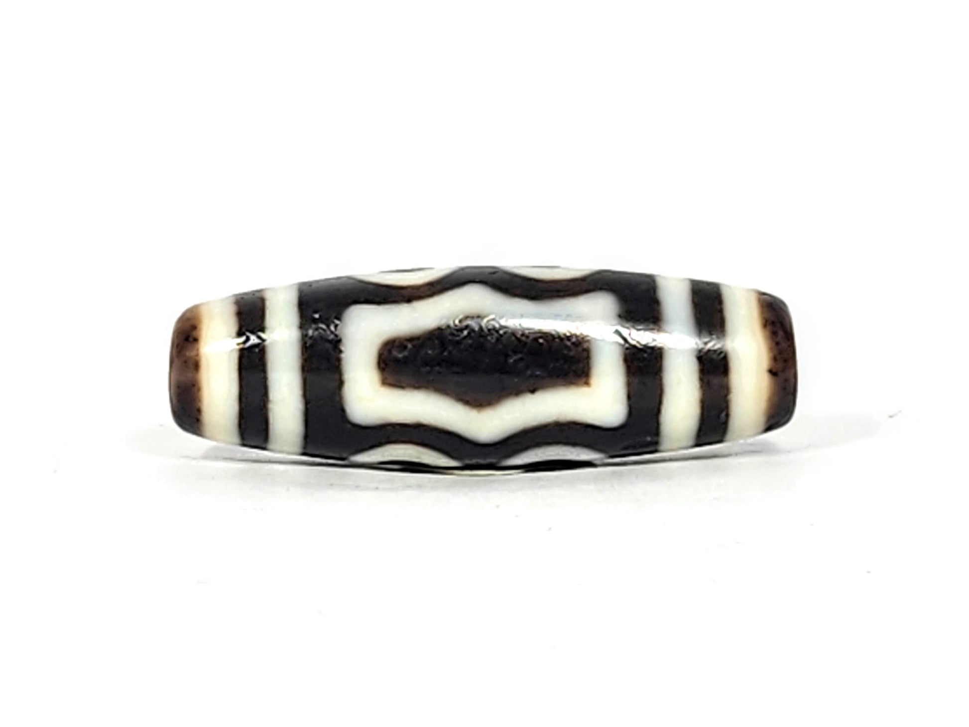 At-061926-4EEG Face B earth gate, concentric shield frame, pitch-black ground, cream-white lines, unretouched