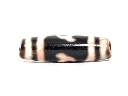 At-080426-GTBS antique Green Tara dzi bead 37.9×11.0mm, turn view opposite showing wave form and cream zones with reddish bloodspot saturation, unretouched