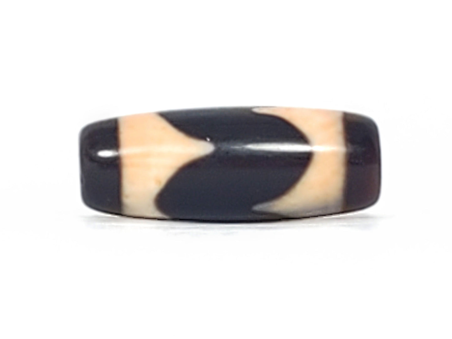 Third face of antique Tasso dzi At-092924-TaBS2, cream Tasso forms opening as spread V on pitch-black agate ground, bloodspot inclusion visible, unretouched