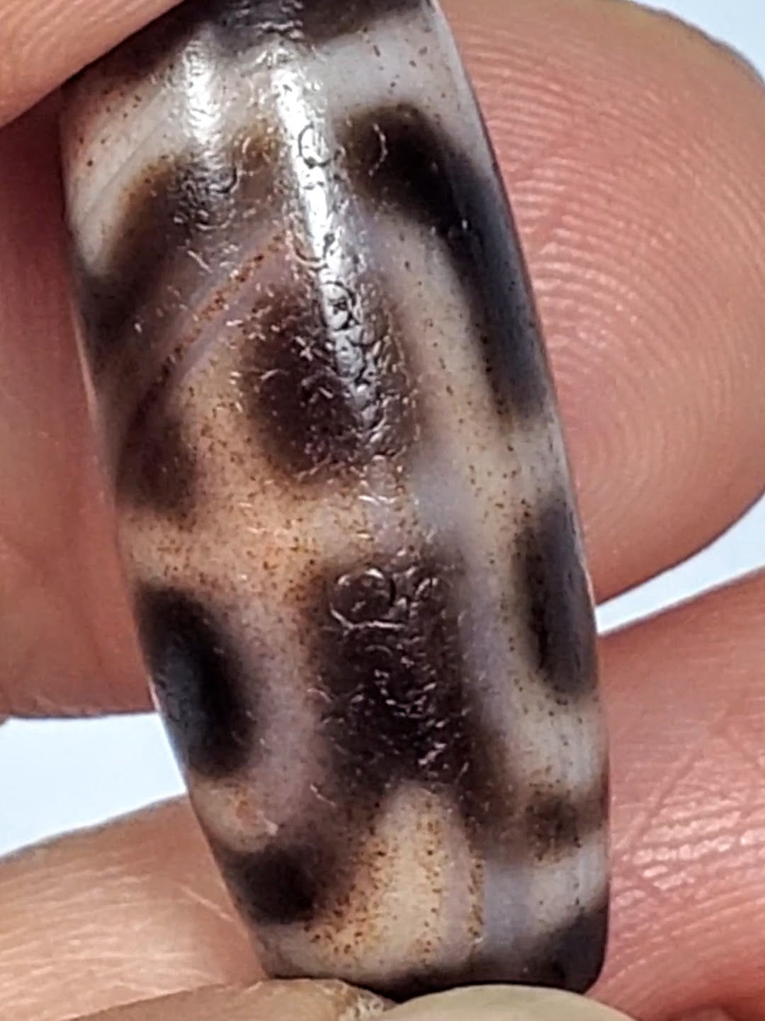 At-091124-TTL macro face A tiger tooth chevron warm brown agate dark blotches cinnabar dzi unretouched