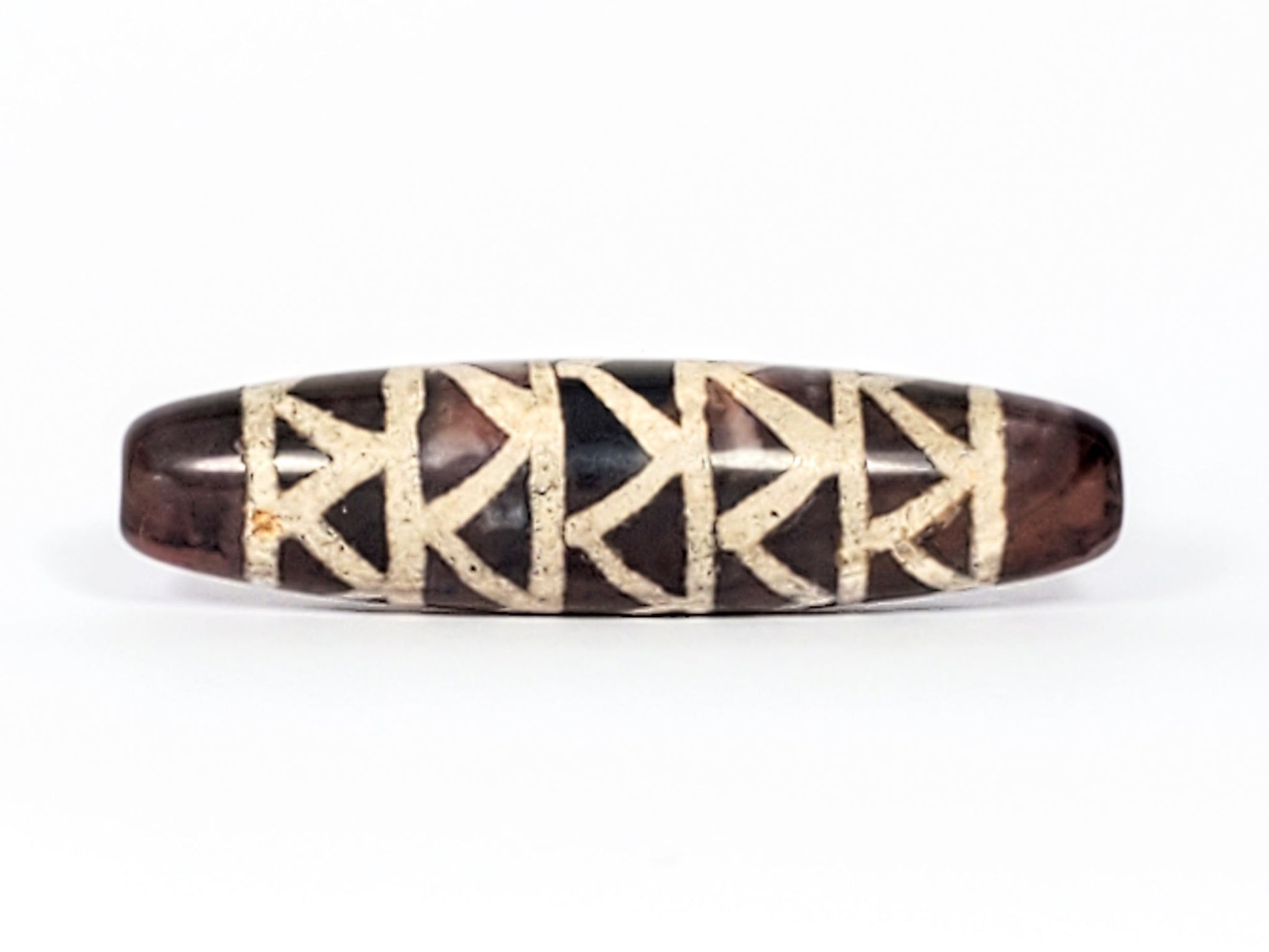 At-040524-TTStr antique carnelian dzi, Face B, reverse, worn tooth register, dark chocolate-brown ground, unretouched