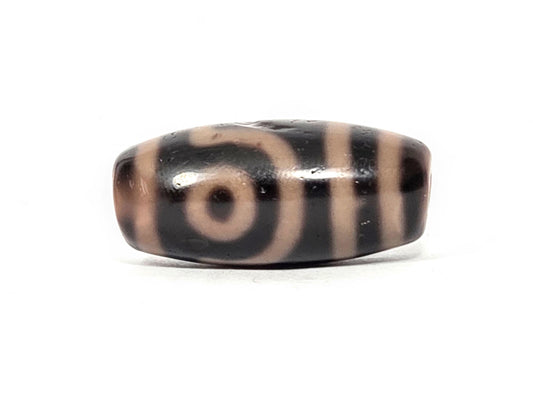 At-033126-2E5, fully closed concentric eye, warm dark-brown agate, 28.4×13mm, sandy cream motif, unretouched