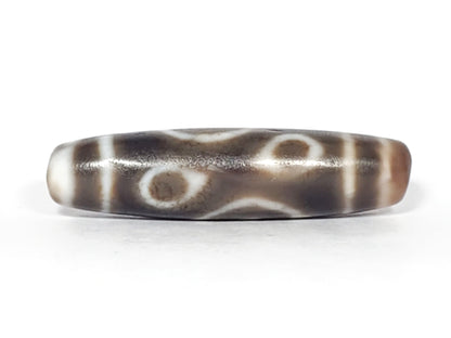 Ac-061926-DC4E eye face B, two closed ring eyes, diffuse cream-white rings, warm agate interiors, unretouched