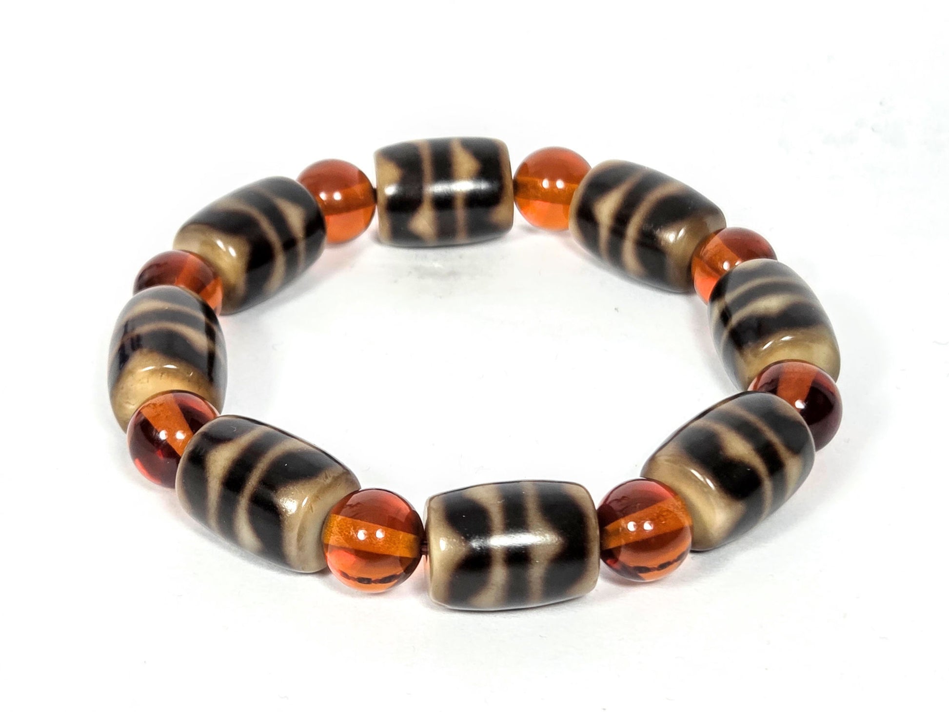 N-021626-DWA double wave dzi & amber bracelet overhead, alternating barrel dzi and round amber beads, unretouched