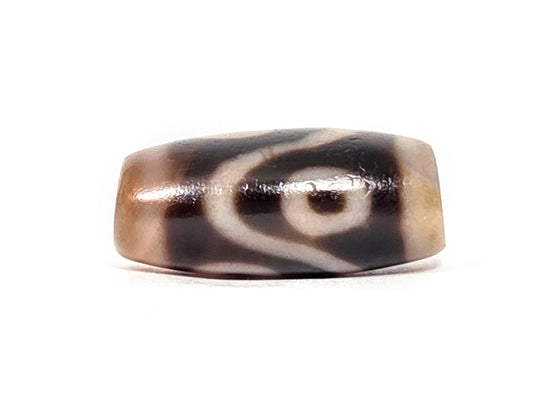 At-061926-4EW Face A, closed ring eye with wave curve, warm brown agate, 25.8×11.7mm, unretouched