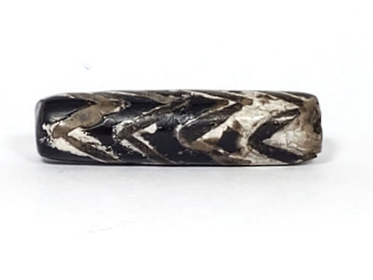 Ac-071026-4TT ancient tiger tooth dzi bead pitch-black agate calcification face 3 lifted plates unretouched