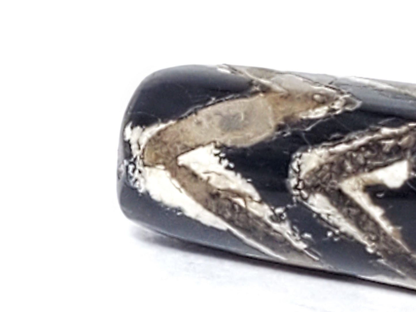 Ac-071026-4TT ancient tiger tooth dzi bead macro surface calcification raised ridges chevron structure unretouched