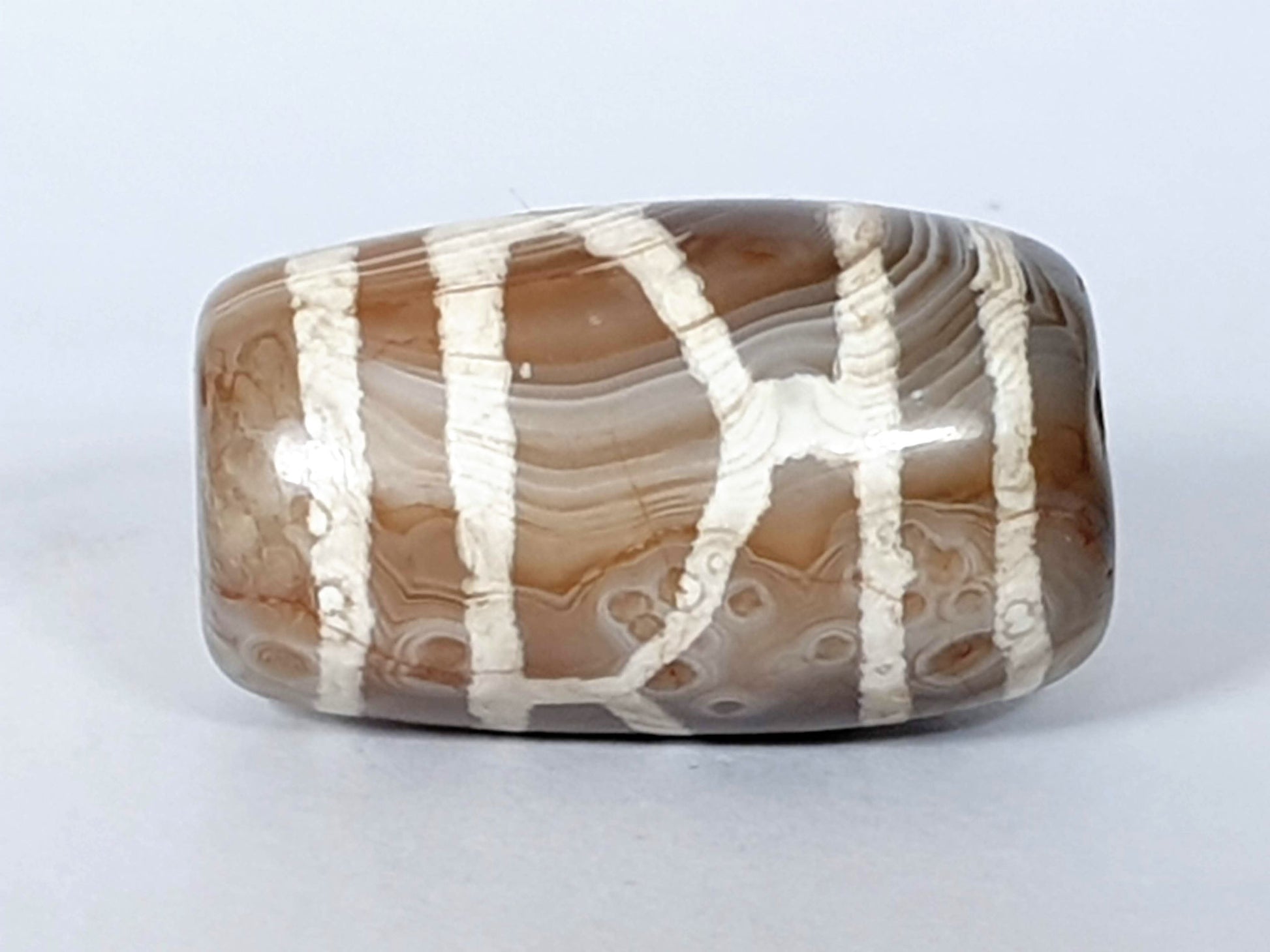 Antique longevity dzi — second face, tortoise shell grid pattern, circular agate inclusions visible lower right, At-0426-Lon2