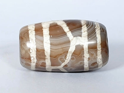 Antique longevity dzi — second face, tortoise shell grid pattern, circular agate inclusions visible lower right, At-0426-Lon2