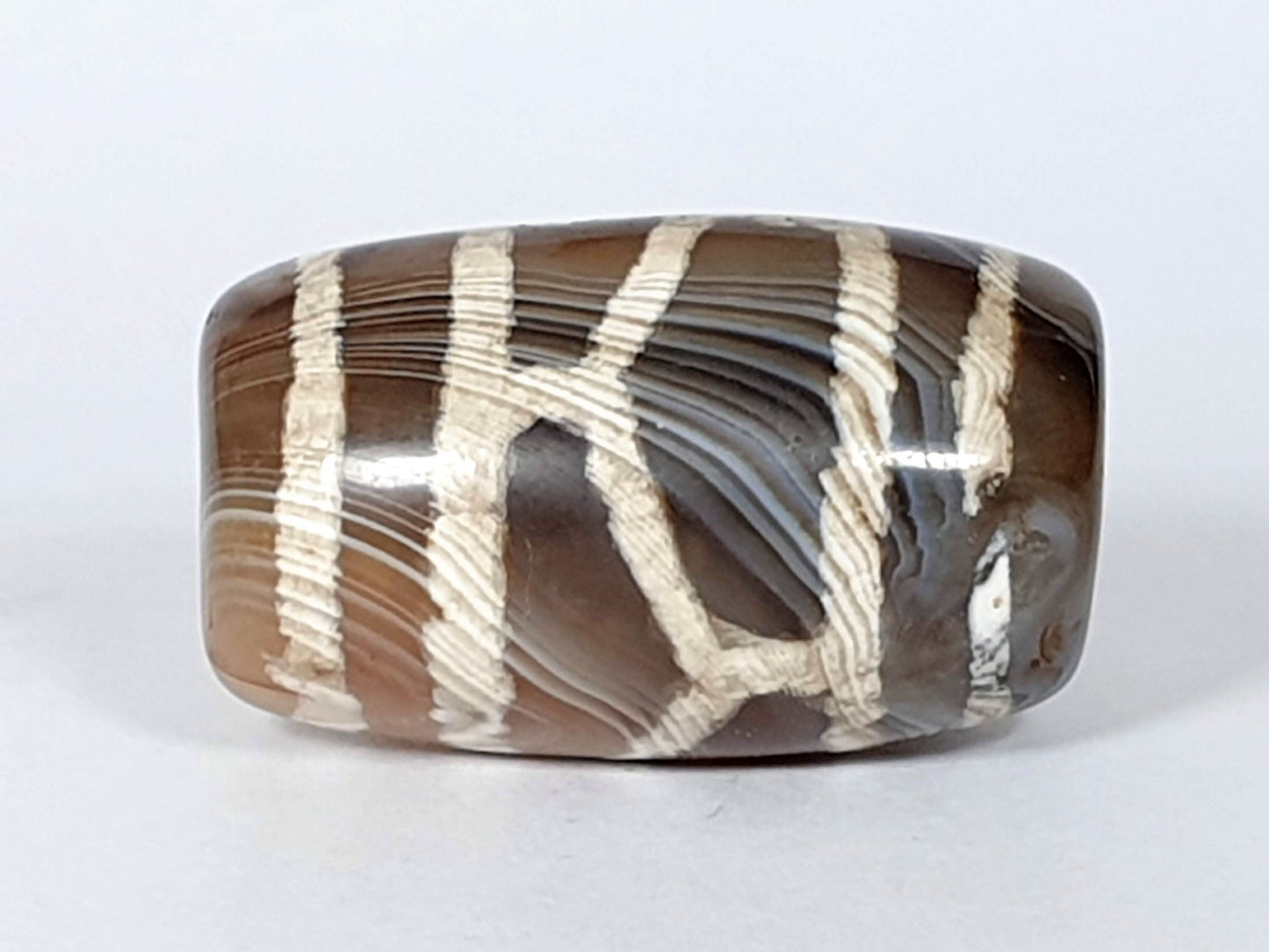 Antique longevity dzi — fourth face, grey-blue agate banding, raised white lattice on translucent ground, At-0426-Lon2