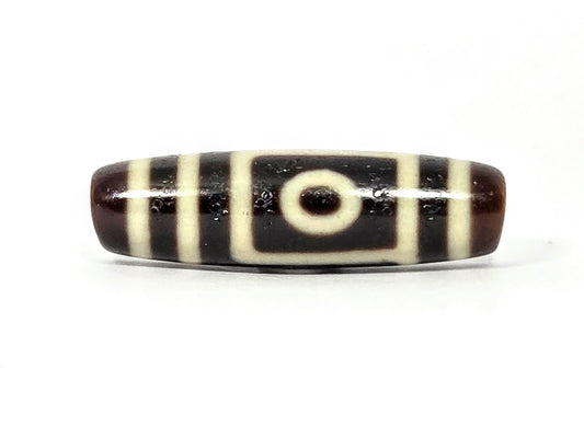 N-090525-2E eye face 1, single eye ring in rectangular frame, pitch-black centre dark brown ends, 39.9×11.6mm, unretouched