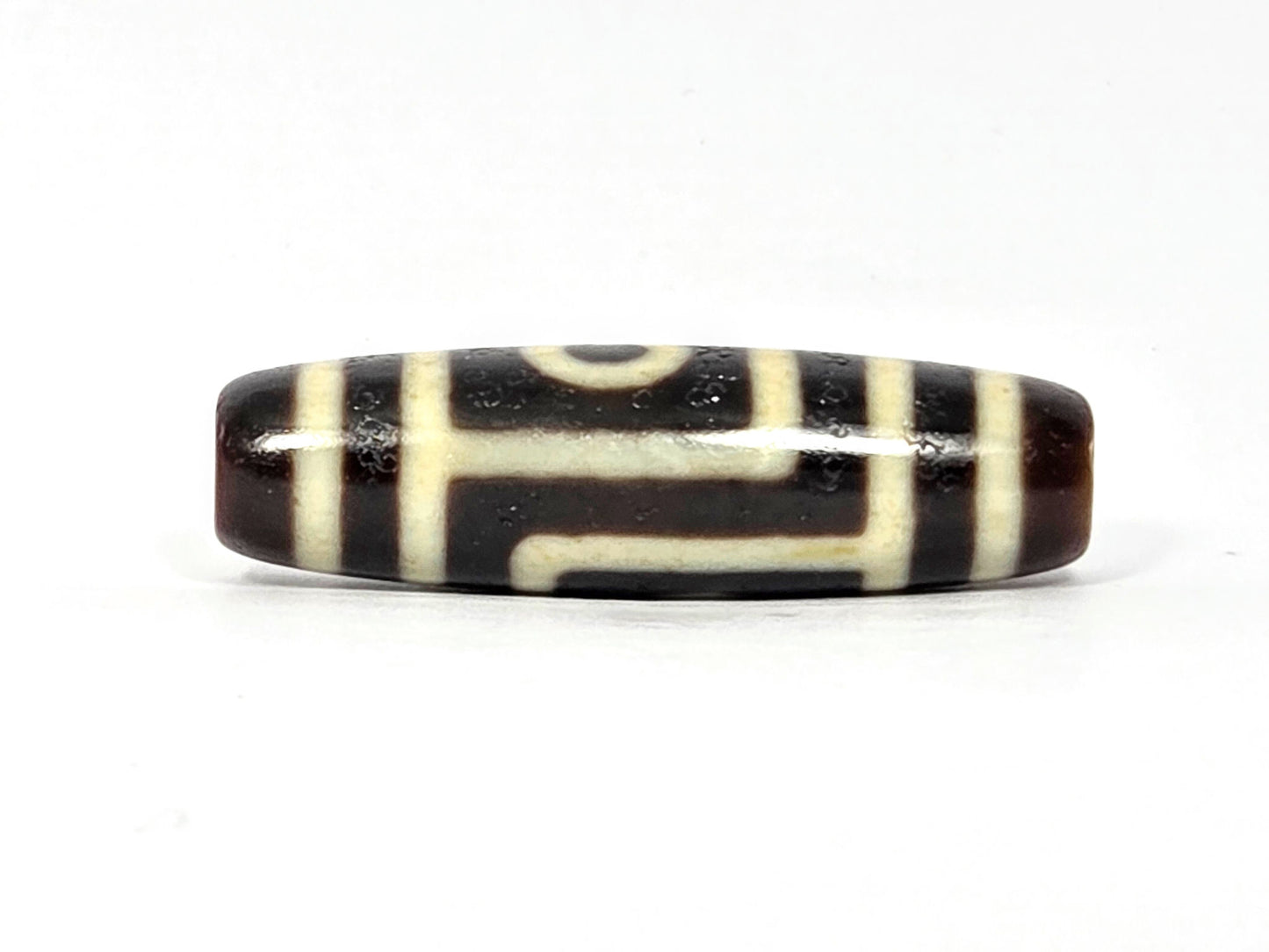 N-090525-2E second stepped-line face, angular maze pattern, pitch-black cream agate, unretouched