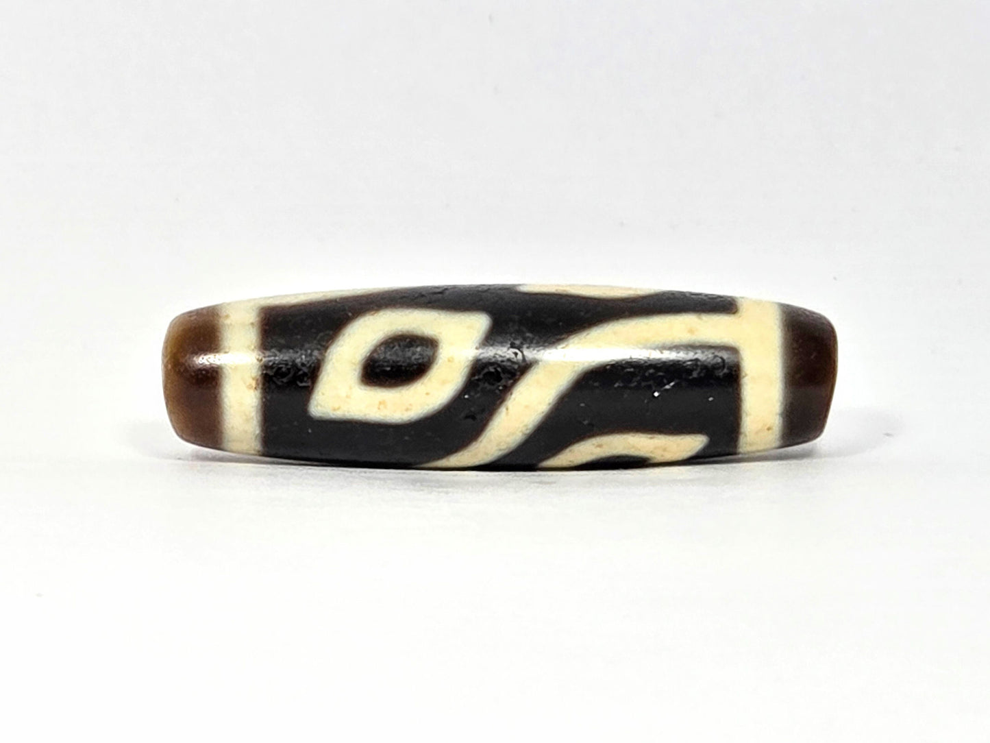 N-090225-4E2 rotation 3, eye ring with curve sweep, dark brown to pitch-black transition, unretouched