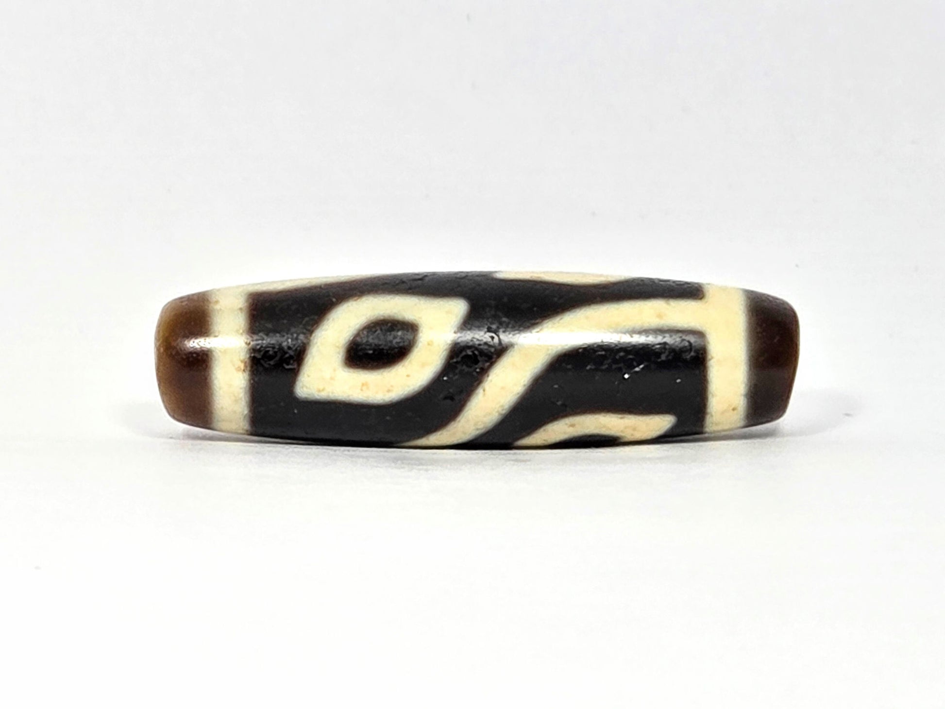 N-090225-4E2 rotation 3, eye ring with curve sweep, dark brown to pitch-black transition, unretouched