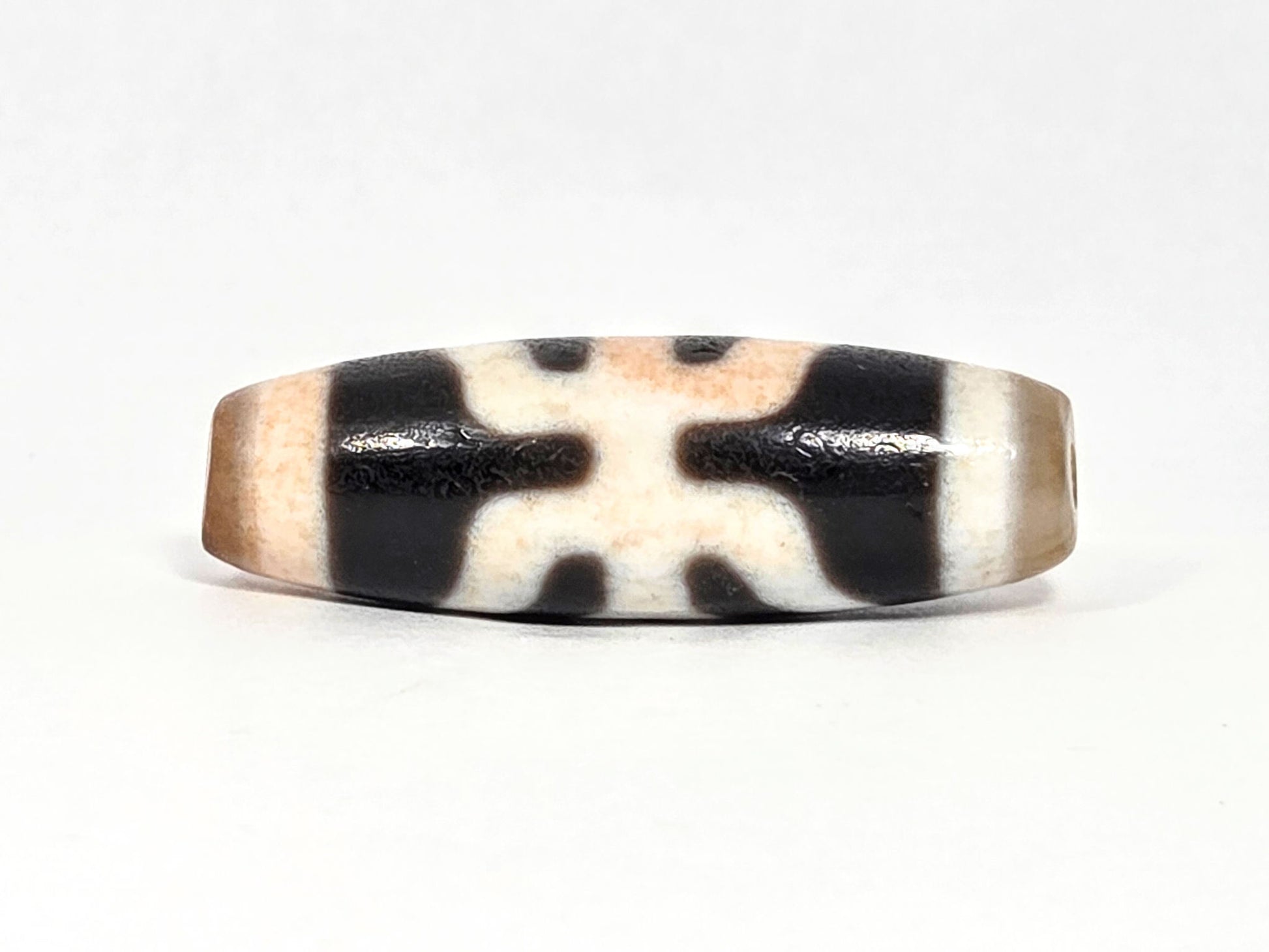 N-070526-BenBS rotated face 2, benefactor dzi, cream & black lattice zone, warm peach banding, unretouched