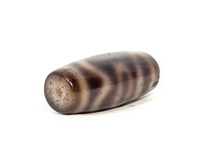 N-FA-071126-4ACT end view two, second drill hole, crackle surface extends to end cap, grey-brown agate body, unretouched