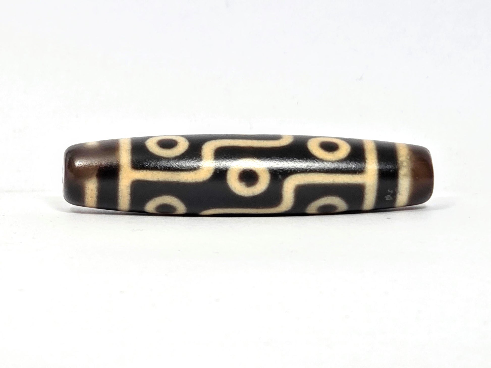 N-122225-9E Nine Eye dzi bead, rotated view showing full nine eye sequence, unretouched