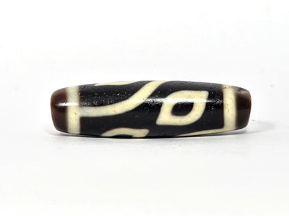 N-082825-4E rotation 4, eye and curve unit, pitch-black centre, cream-white motif line, unretouched