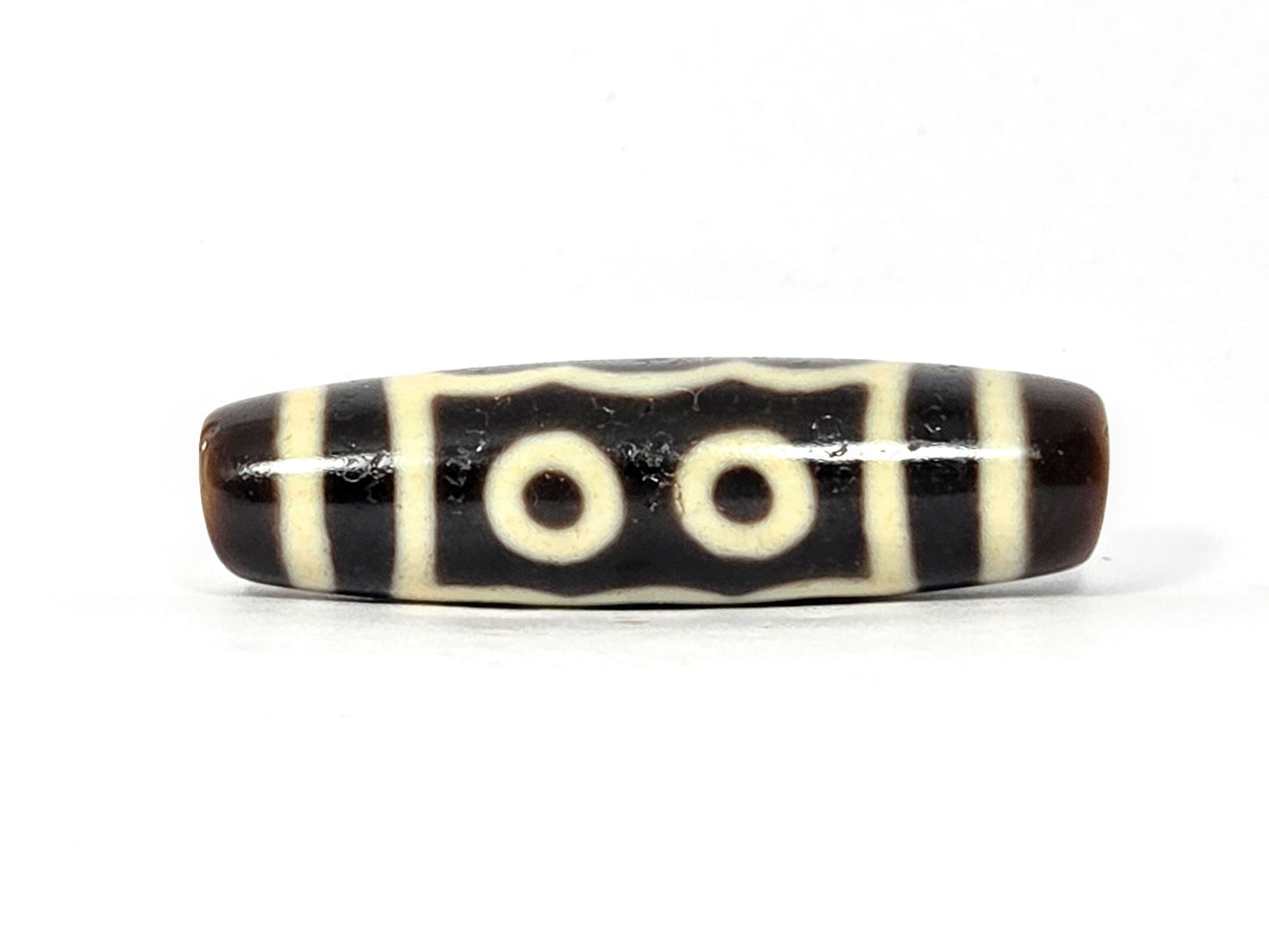 N-091025-5E two-eye face, very dark brown agate, cream-white eye rings and dividers, 40.5×11.4mm, unretouched