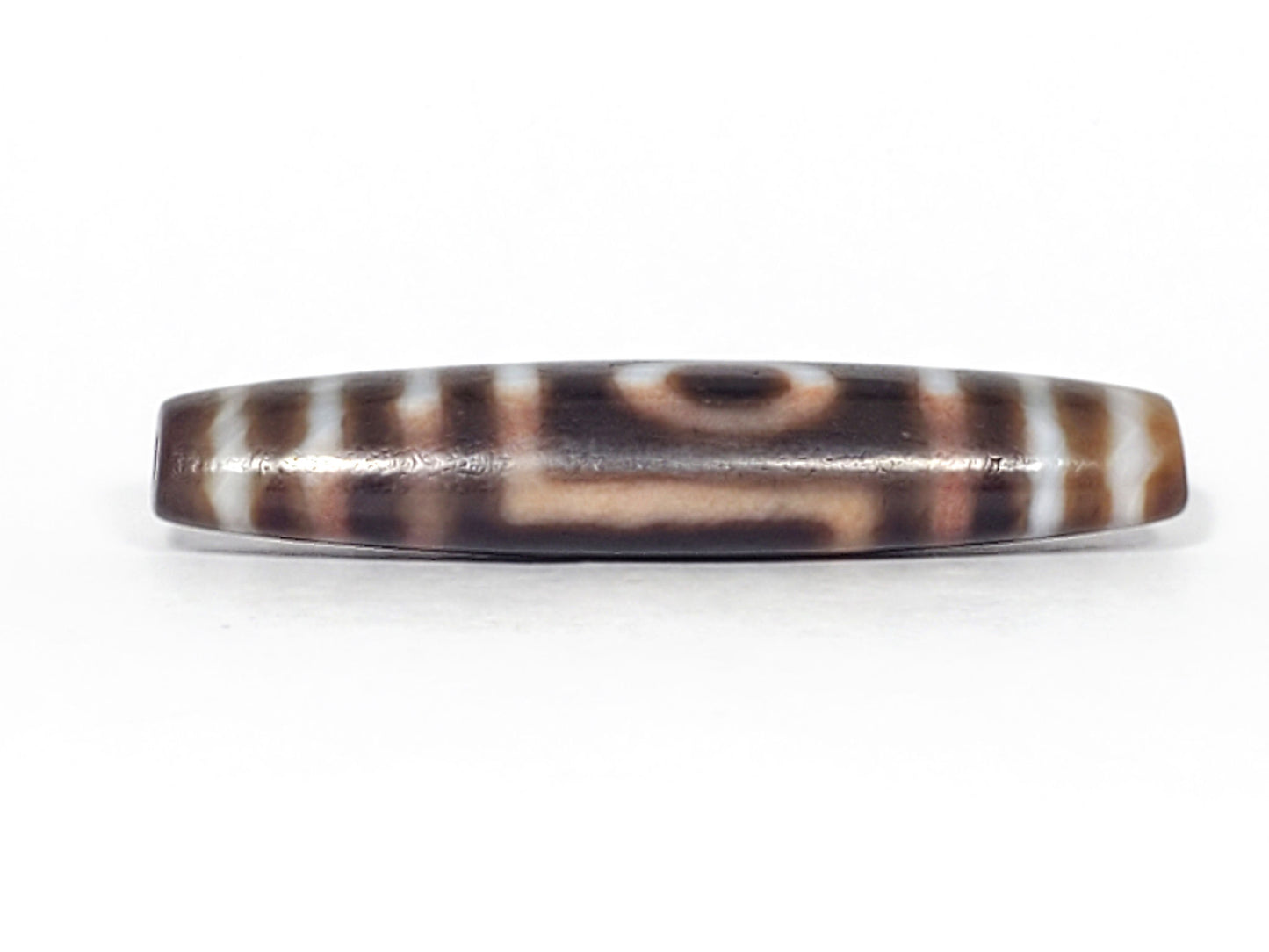 Ancient one eye mountain dzi — side profile, mountain bracket pattern, age-worn smooth surface, Anc-0426-1EMt