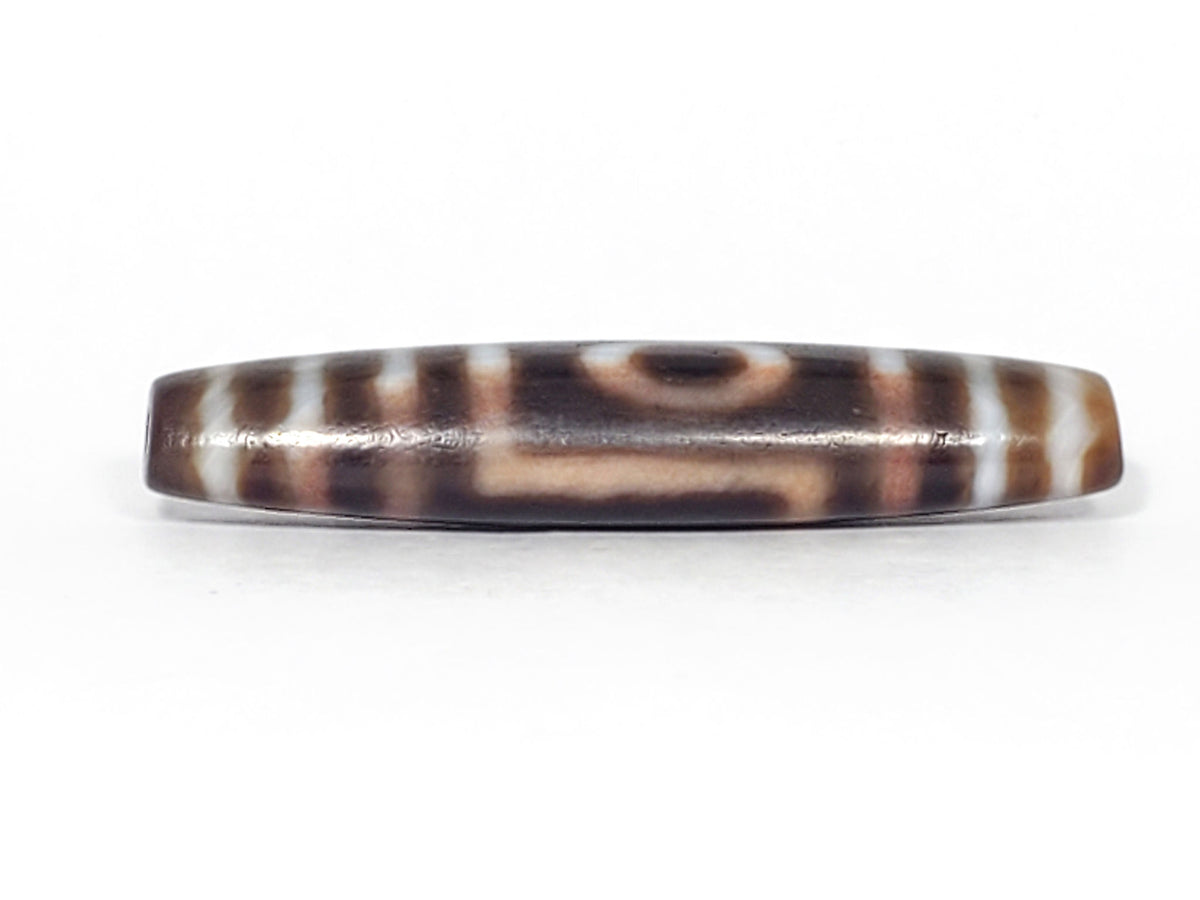 Ancient one eye mountain dzi — side profile, mountain bracket pattern, age-worn smooth surface, Anc-0426-1EMt