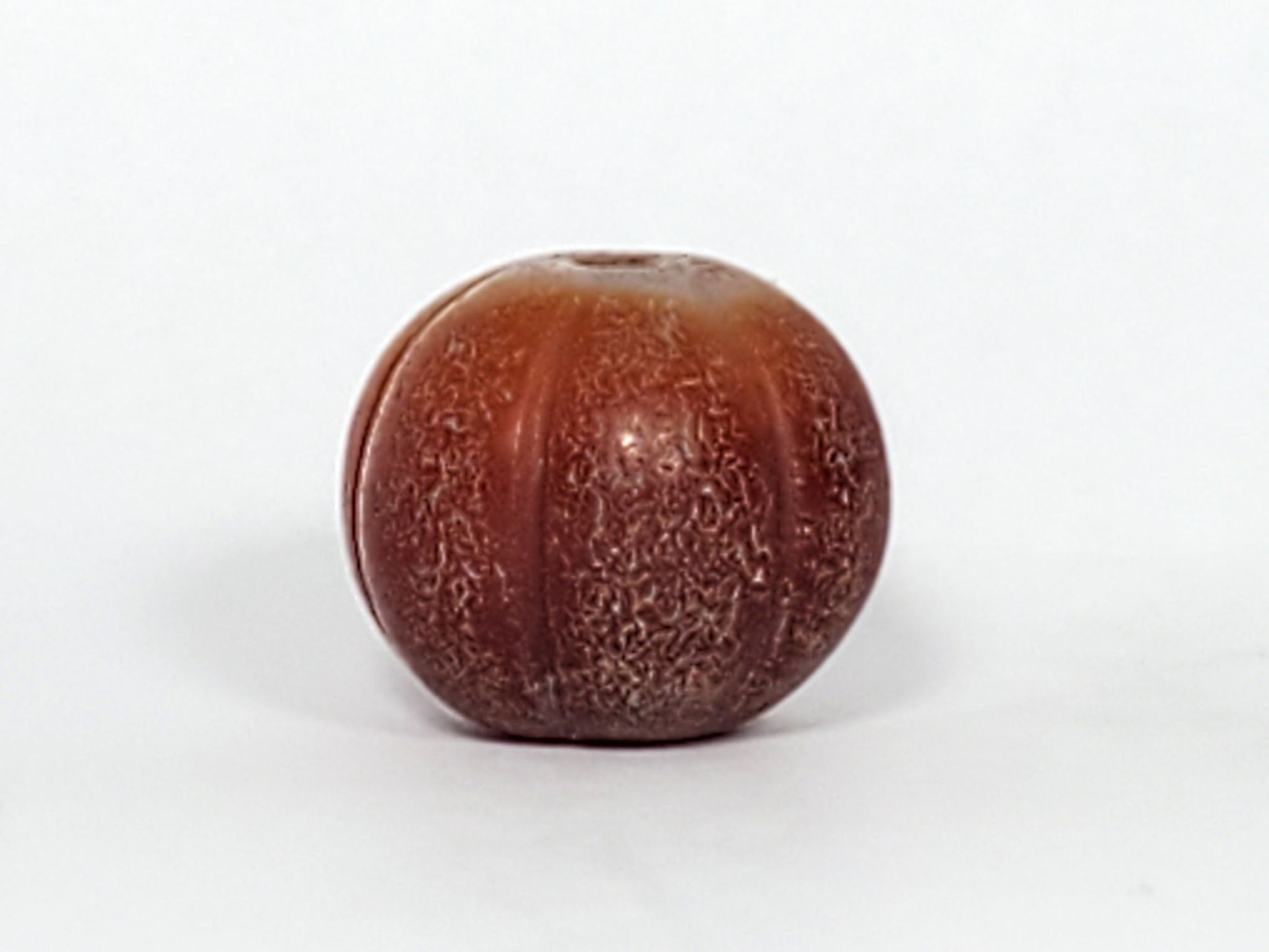 Ac-061126-PKP Bead B second face, natural banding visible in rib alignment, crackle in lobe valleys, unretouched