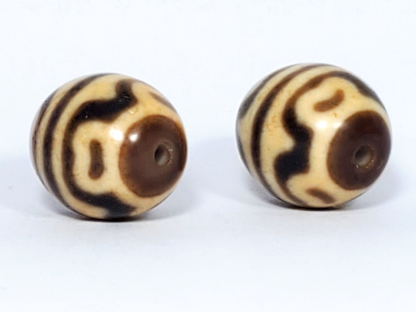 一对圆形虎牙莲花天珠 (R-TTL-011324)