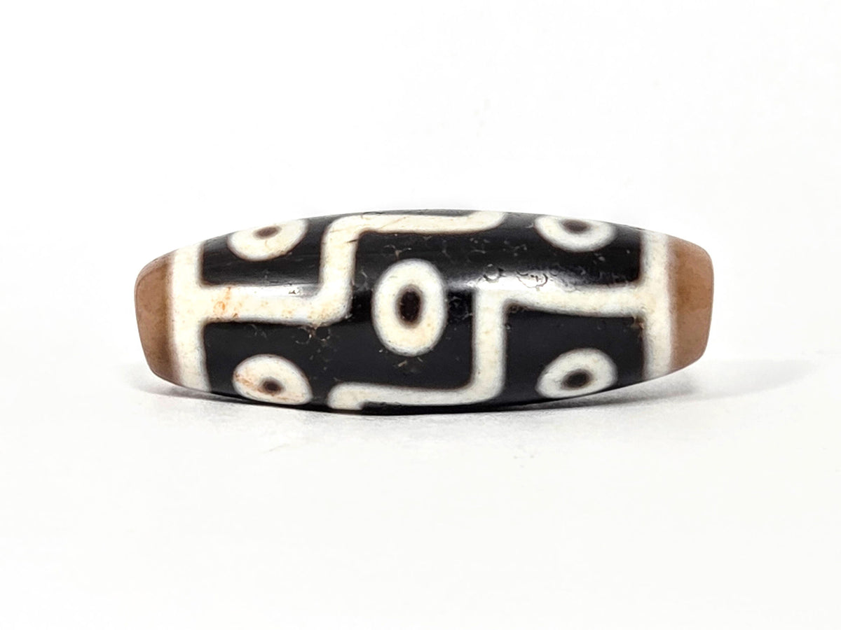 At-061926-9E6BS Face A, 5 closed ring eyes, stepped meander connector, pitch-black agate, 41.3×14.5mm, unretouched
