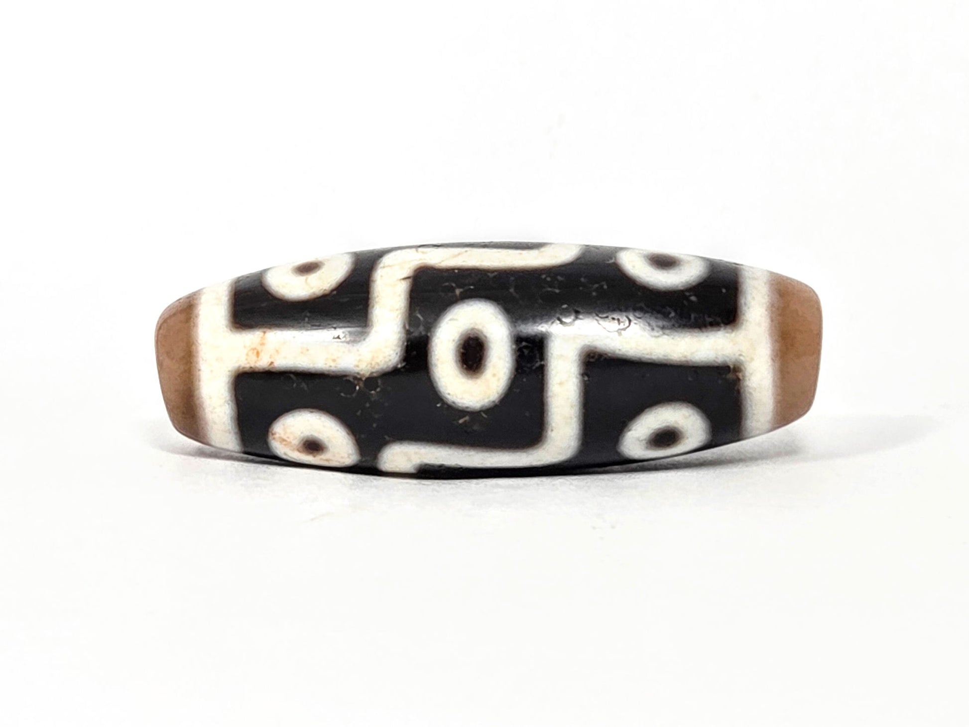 At-061926-9E6BS Face A, 5 closed ring eyes, stepped meander connector, pitch-black agate, 41.3×14.5mm, unretouched