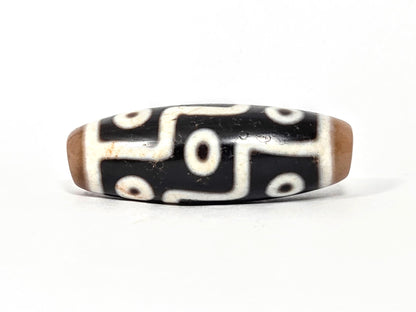 At-061926-9E6BS Face A, 5 closed ring eyes, stepped meander connector, pitch-black agate, 41.3×14.5mm, unretouched