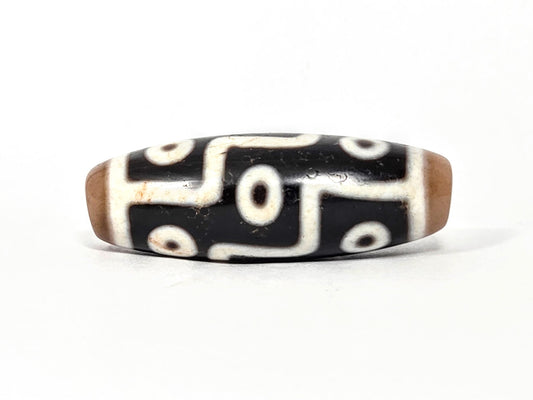 At-061926-9E6BS Face A, 5 closed ring eyes, stepped meander connector, pitch-black agate, 41.3×14.5mm, unretouched