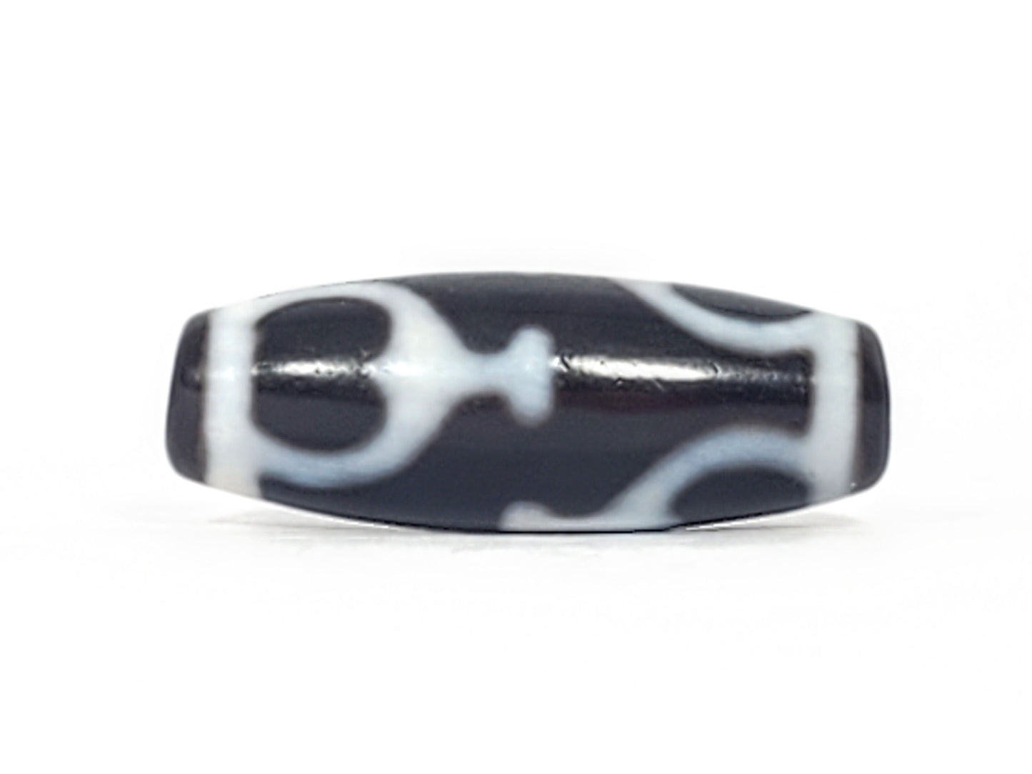 V-092224-TrVBS dzi bead, rotation view, white curved motif on black ground, unretouched photo.