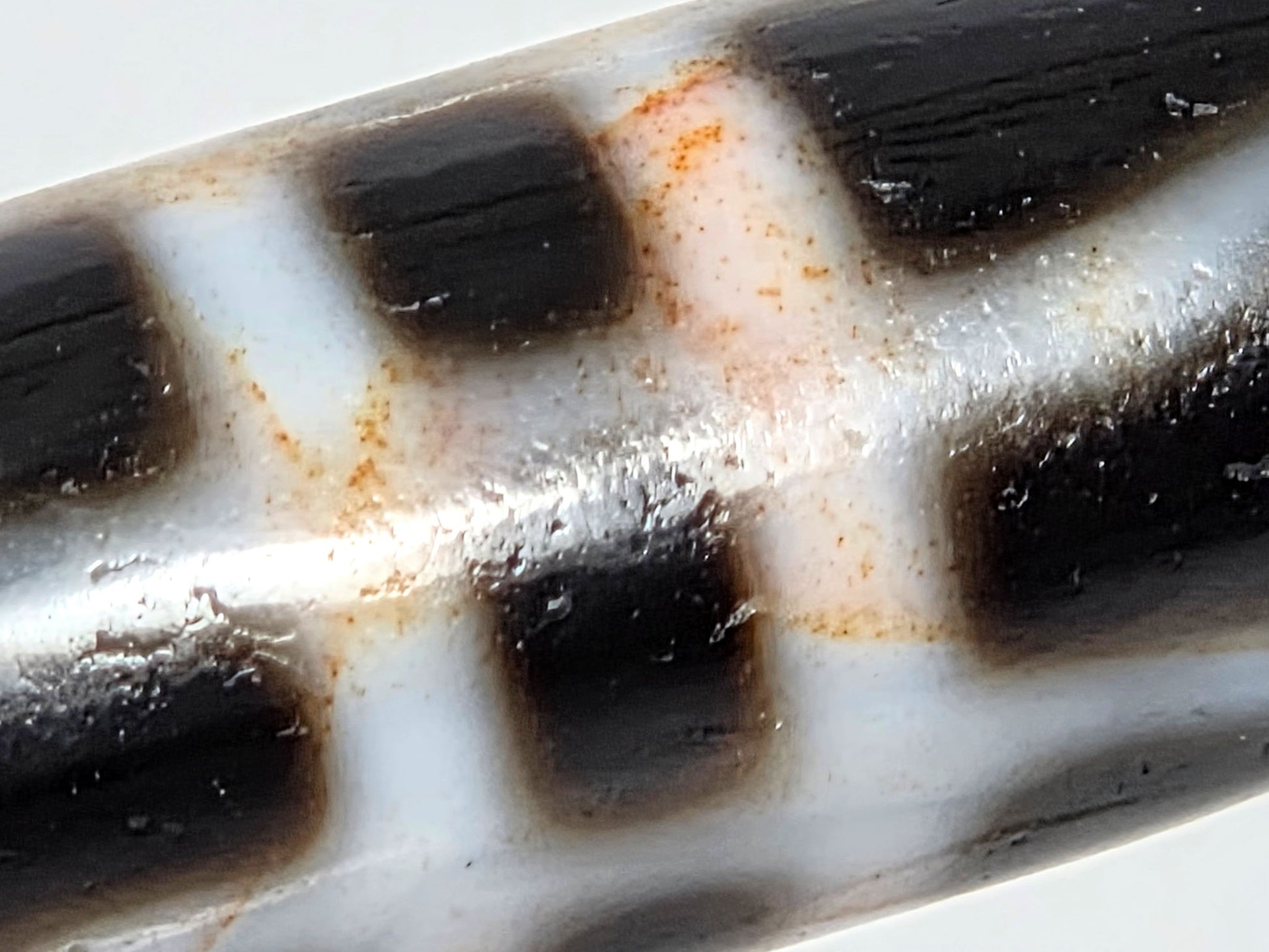 V-070526-3VjBS macro opposite face, warm brick-red cinnabar bloodspots, cream zone boundary, unretouched