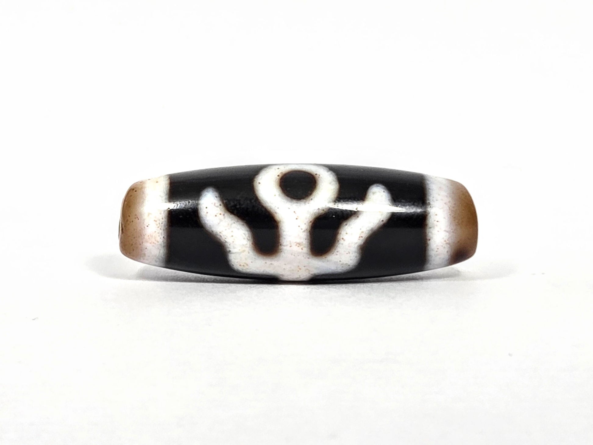 V-090126-BENBS vintage benefactor dzi 36.3x11.9mm pitch-black agate primary face raised arms unretouched
