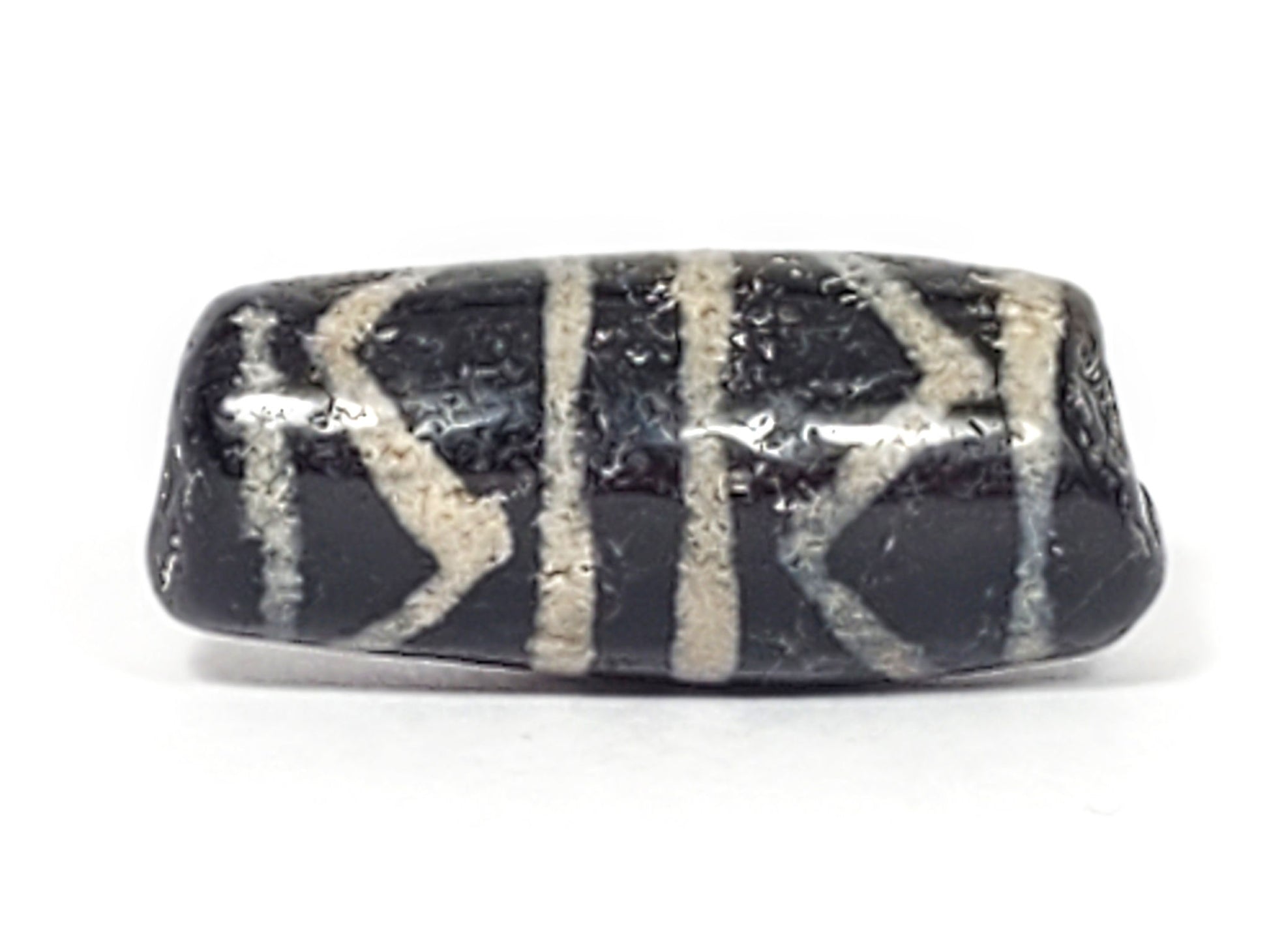 Ancient Tibetan Double Tiger Tooth Dzi bead, 28.4mm, showing full motif on natural agate — Anc-0426-DTT