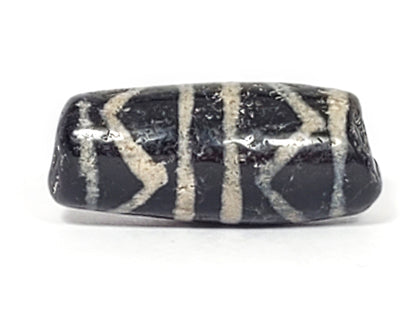 Ancient Tibetan Double Tiger Tooth Dzi bead, 28.4mm, showing full motif on natural agate — Anc-0426-DTT
