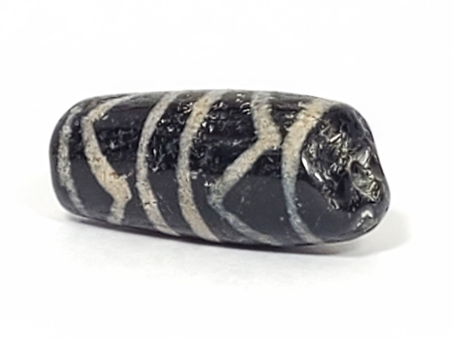 Ancient Double Tiger Tooth Dzi bead measuring 28.4mm × 12.1mm, unretouched photograph