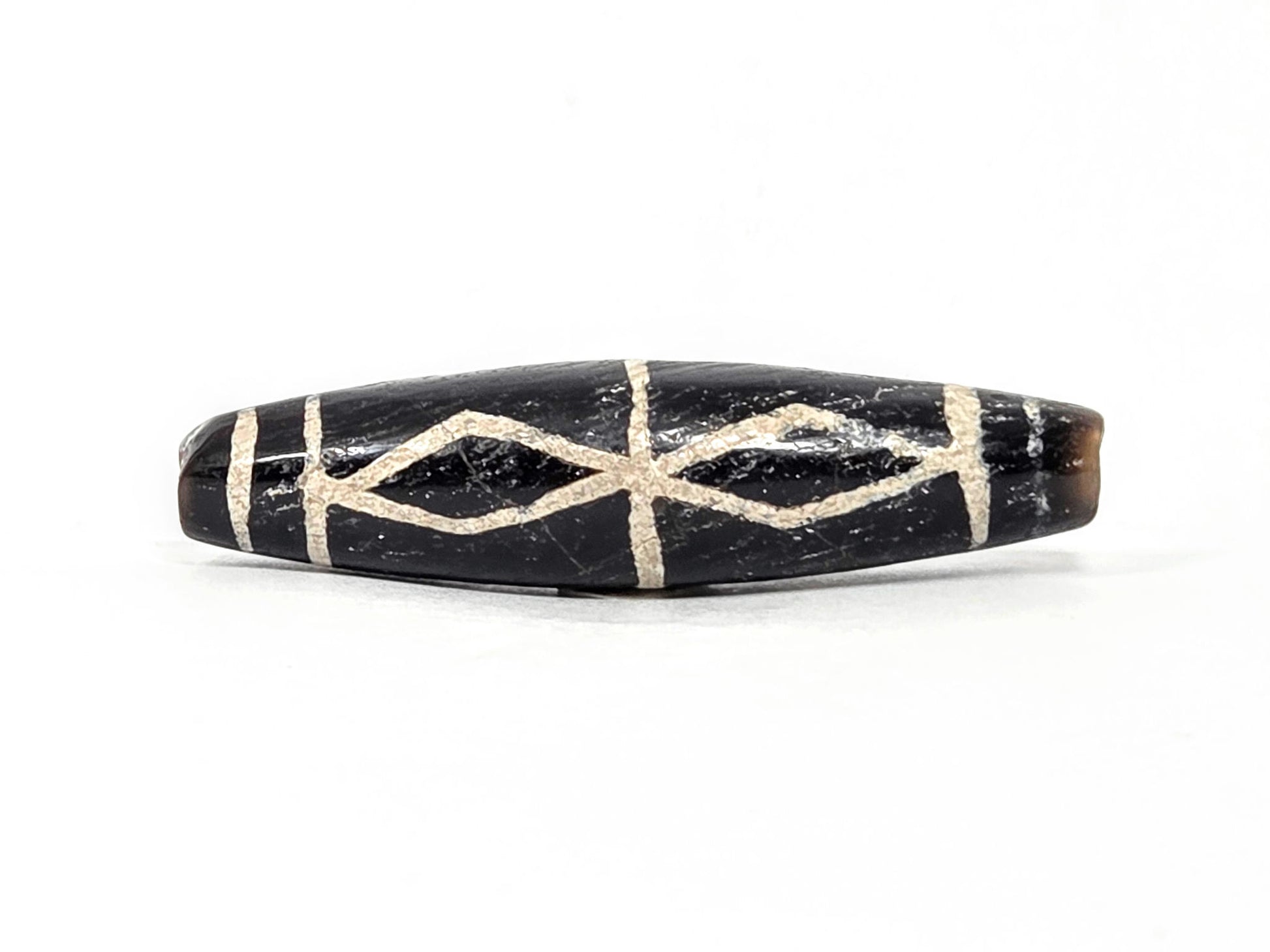 Ac-062426-3DS ancient three diamond spear agate dzi 49.1x12.2mm Face A linked diamond pair deep dark ground unretouched