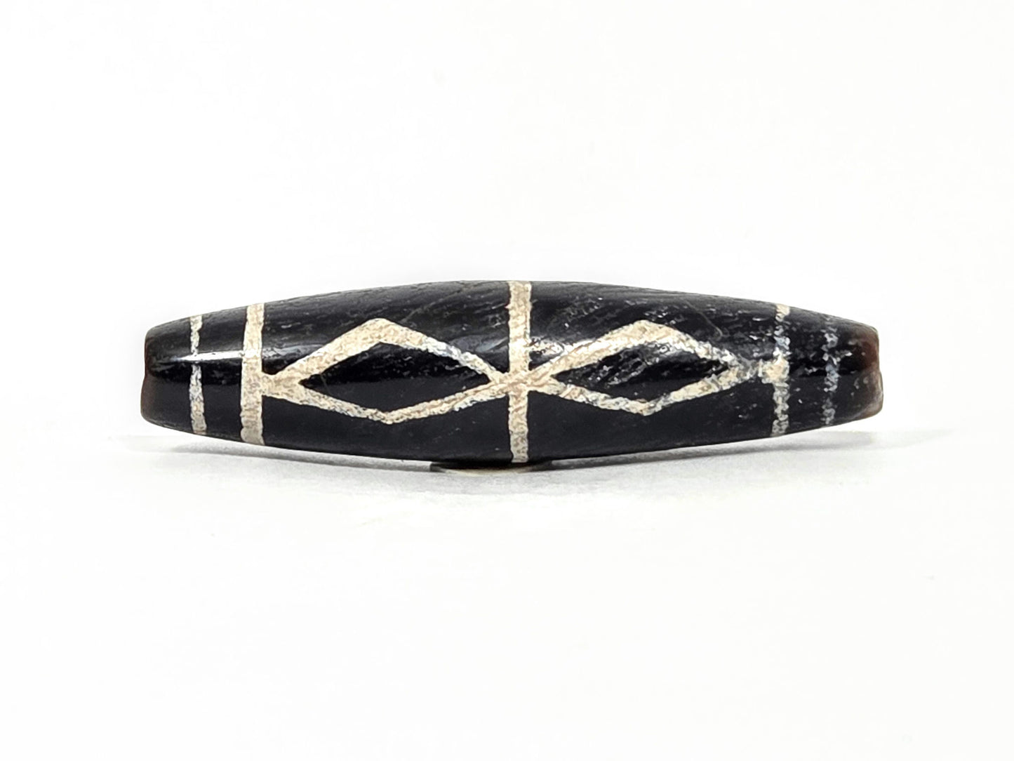 Ac-062426-3DS ancient three diamond spear agate dzi 49.1x12.2mm Face B linked diamond pair 800-1000 yrs unretouched