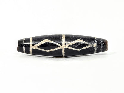 Ac-062426-3DS ancient three diamond spear agate dzi 49.1x12.2mm Face B linked diamond pair 800-1000 yrs unretouched