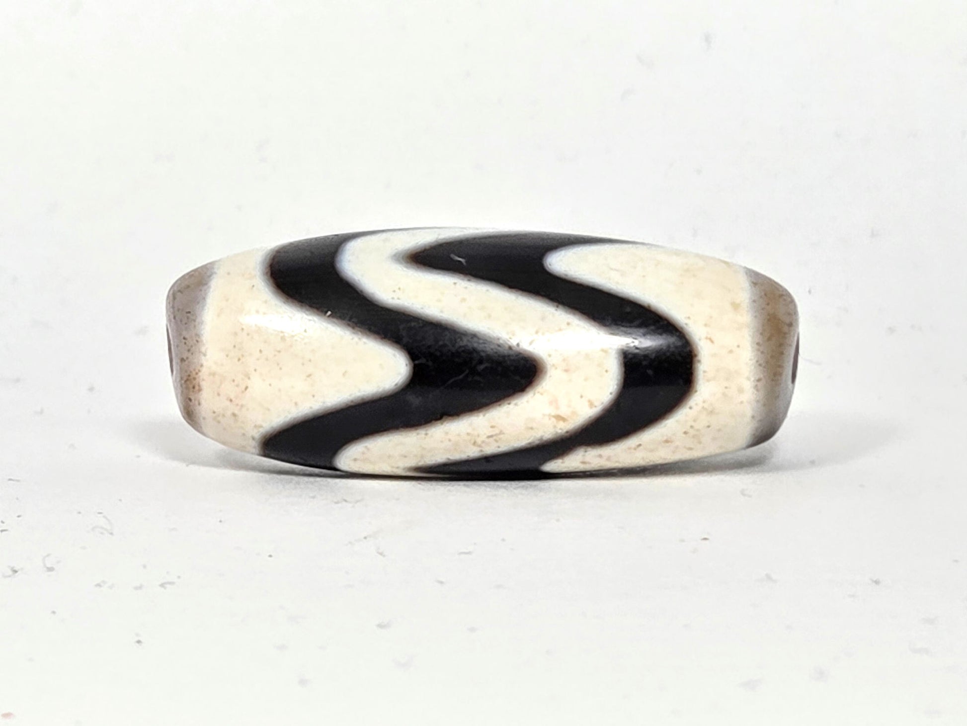 Ac-082524-DWBS, ancient double wave dzi, 35.4×14mm, brilliant white agate, pitch-black S-curve wave, unretouched