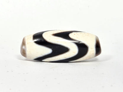 Ac-082524-DWBS, S-curve double wave from alternate angle, wide cushion barrel form visible, brilliant white agate, unretouched