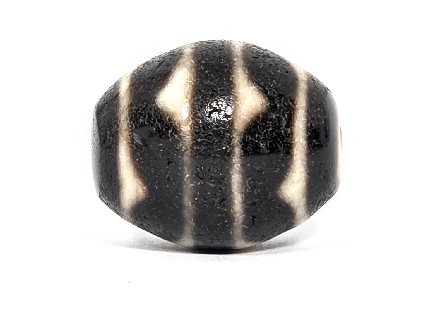 Ac-072326-RDW ancient round double wave dzi 26.1×21.6mm pitch-black agate face A chevron wave reading unretouched